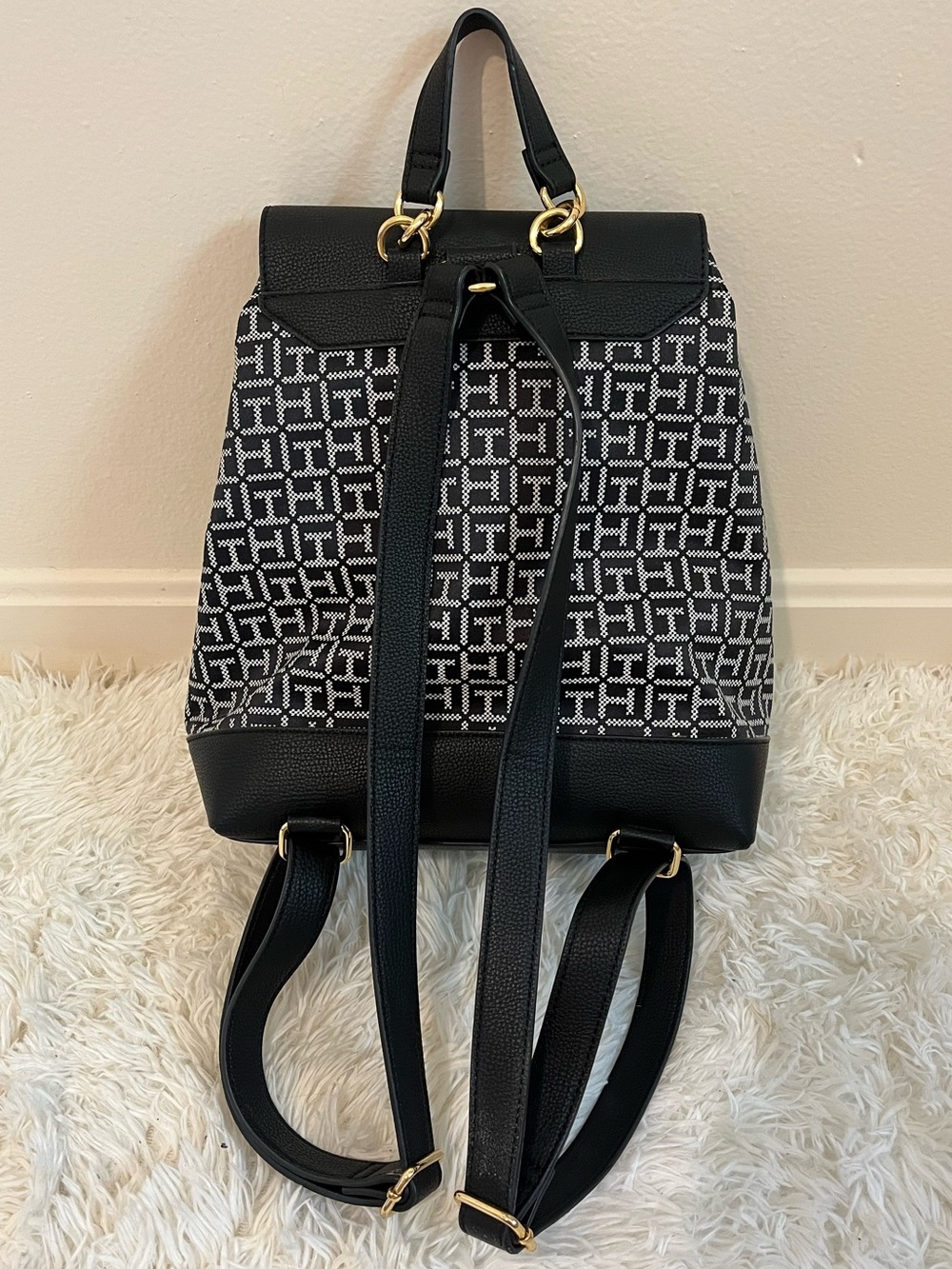 Tommy Hilfiger Back Pack - Picture 2 of 8
